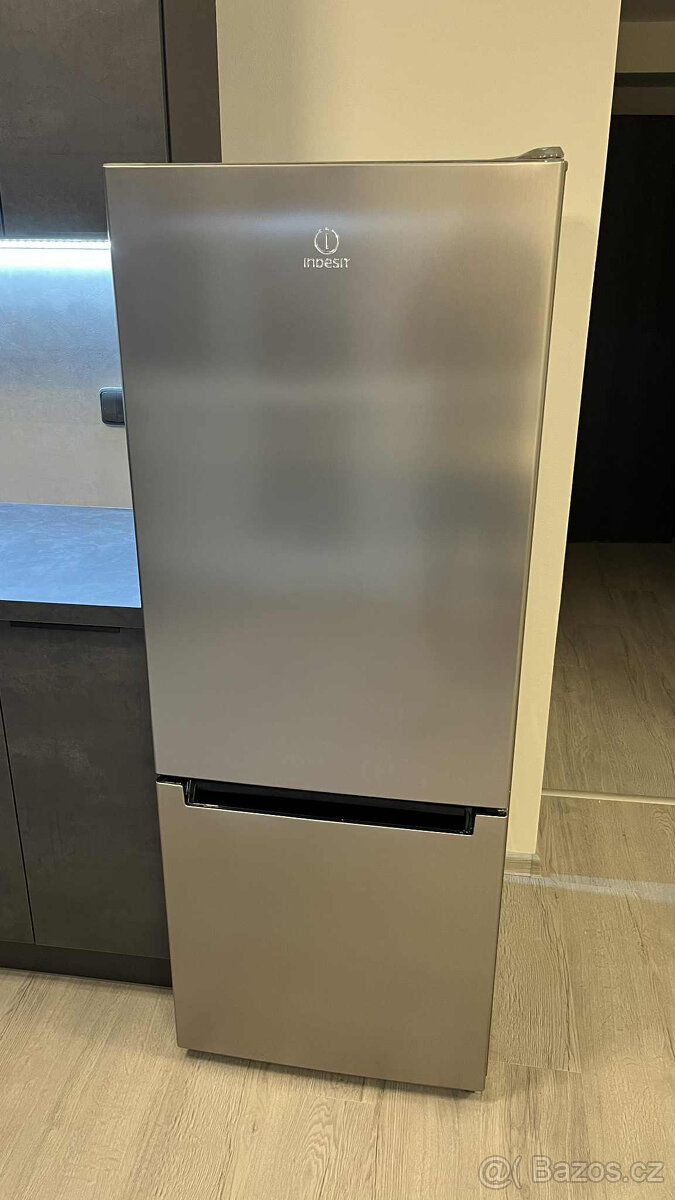 Prodám lednici s mrazákem Indesit