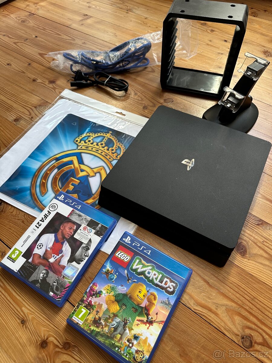 Playstation 4 slim + hry + příslušenství