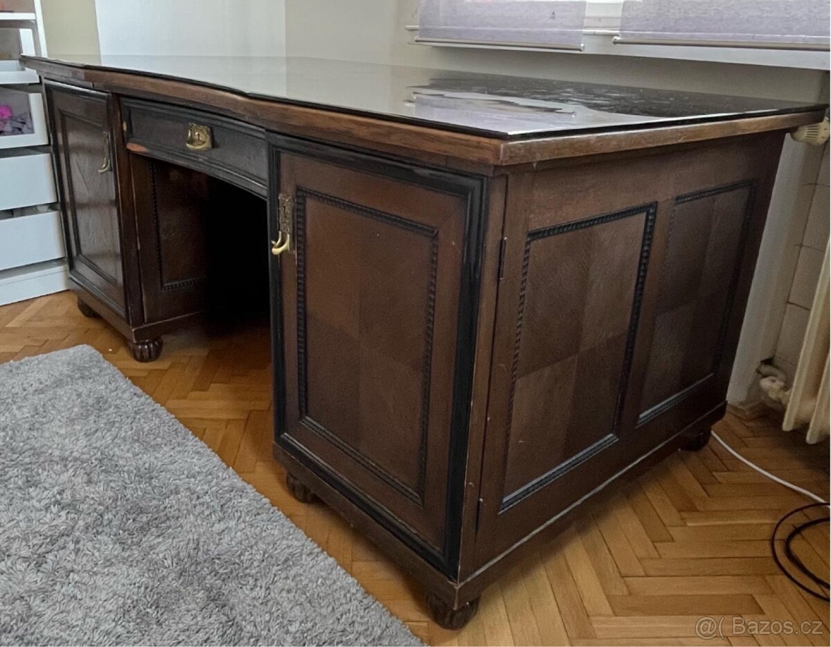 Starožitný psací stůl
