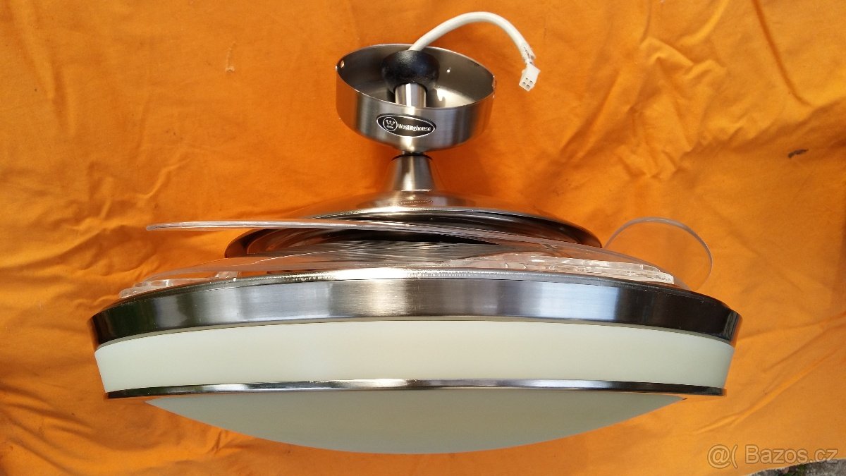 Stropní ventilátor s výsuv. lopatkami a svítidlem