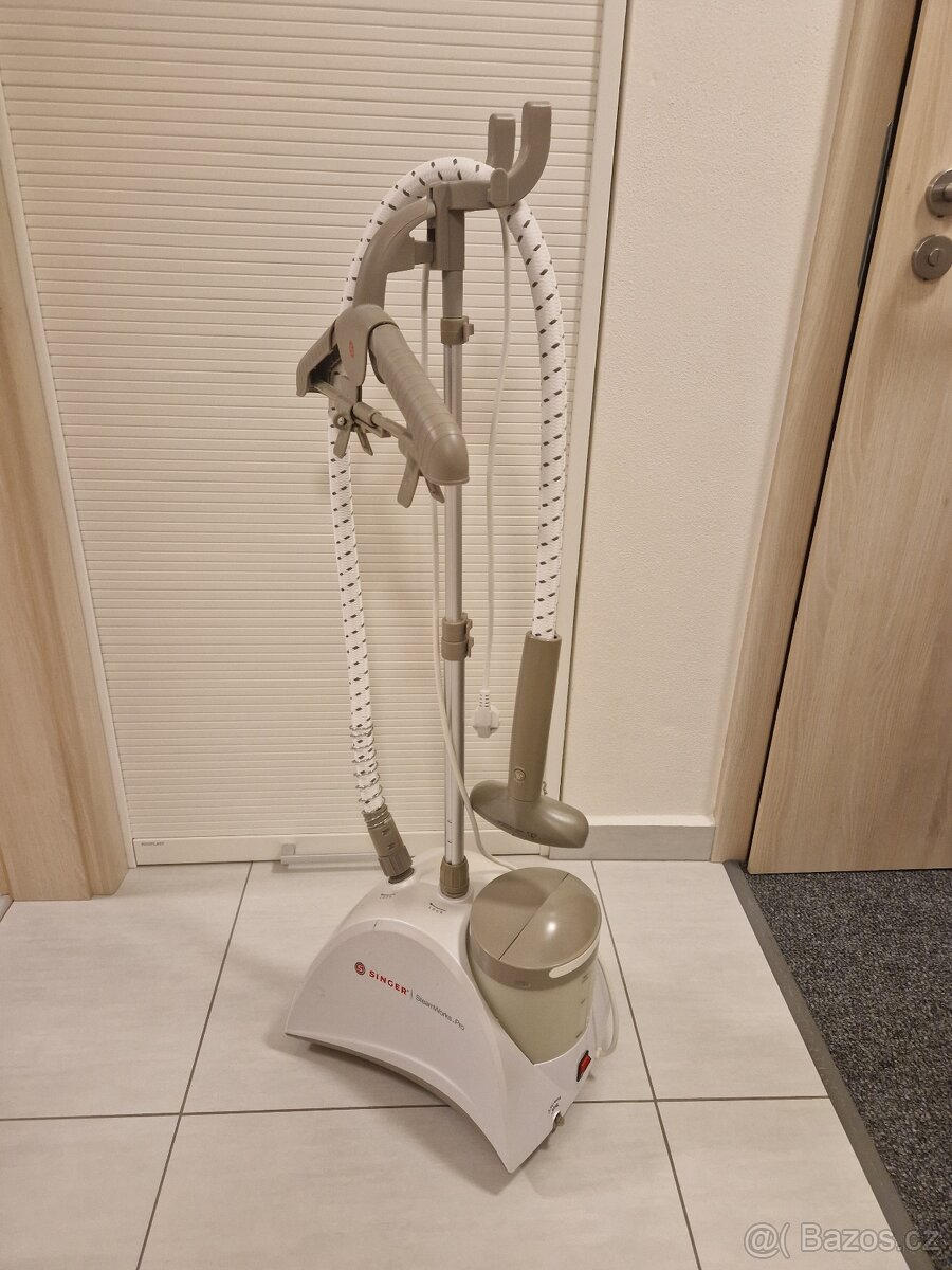 Napařovač oděvů Singer