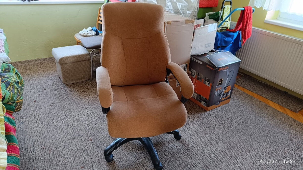 Křeslo k počítači-černé v kůži