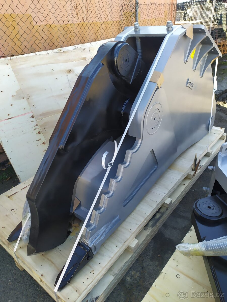 PAŘEZOVÉ NŮŽKY NA BAGR 13-20T