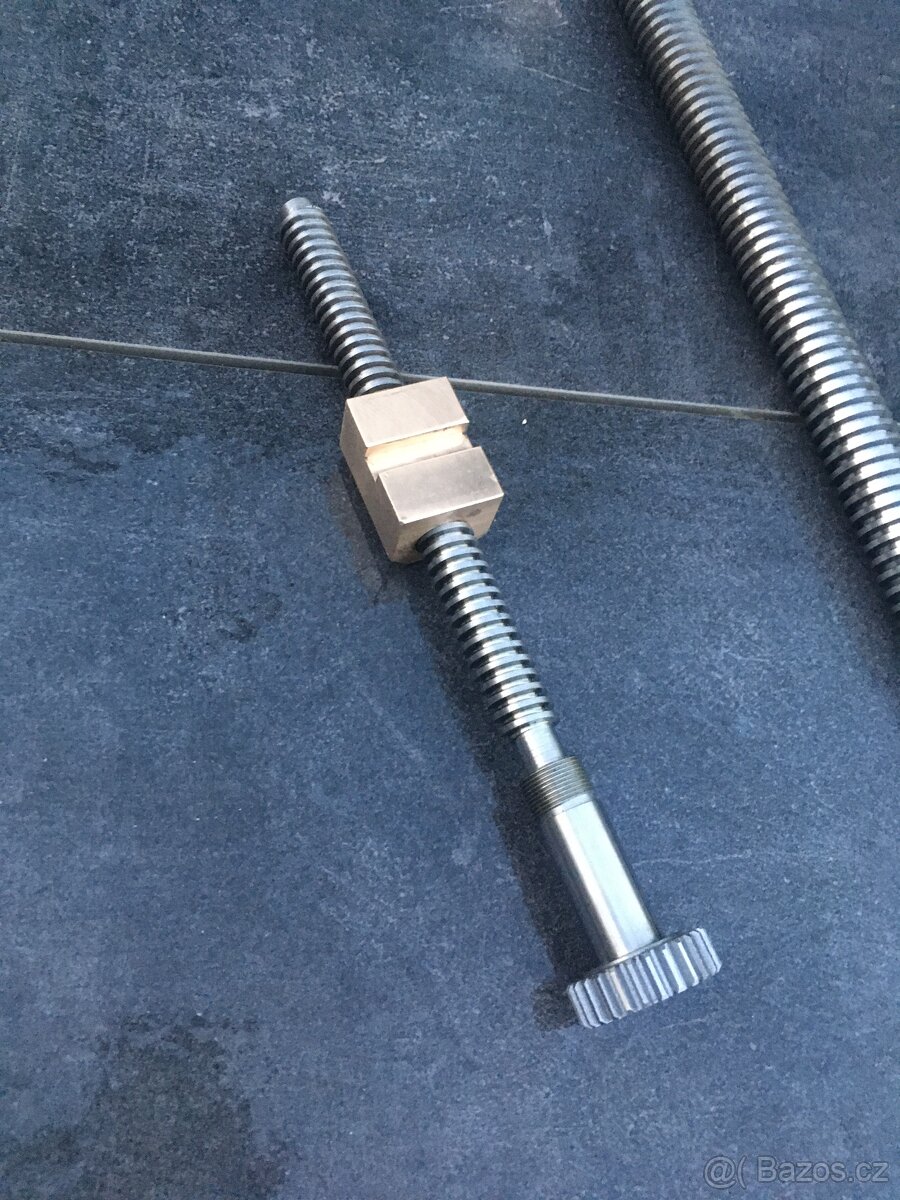 Soustruh SUI40-50 šroub nožový suport