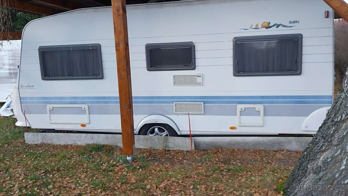 Karavan s přístřeškem