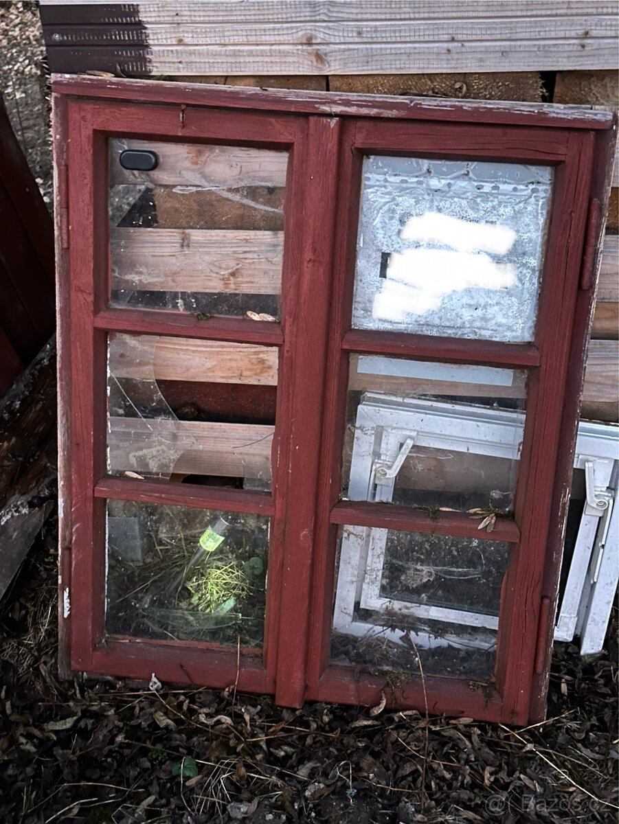 Staré dřevěné okno dvoukřídlé 86x71cm