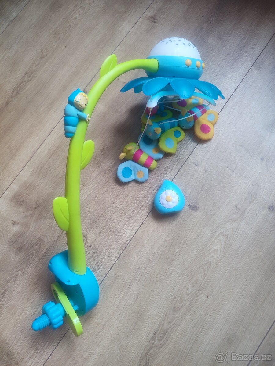 Dětský kolotoč nad postýlku