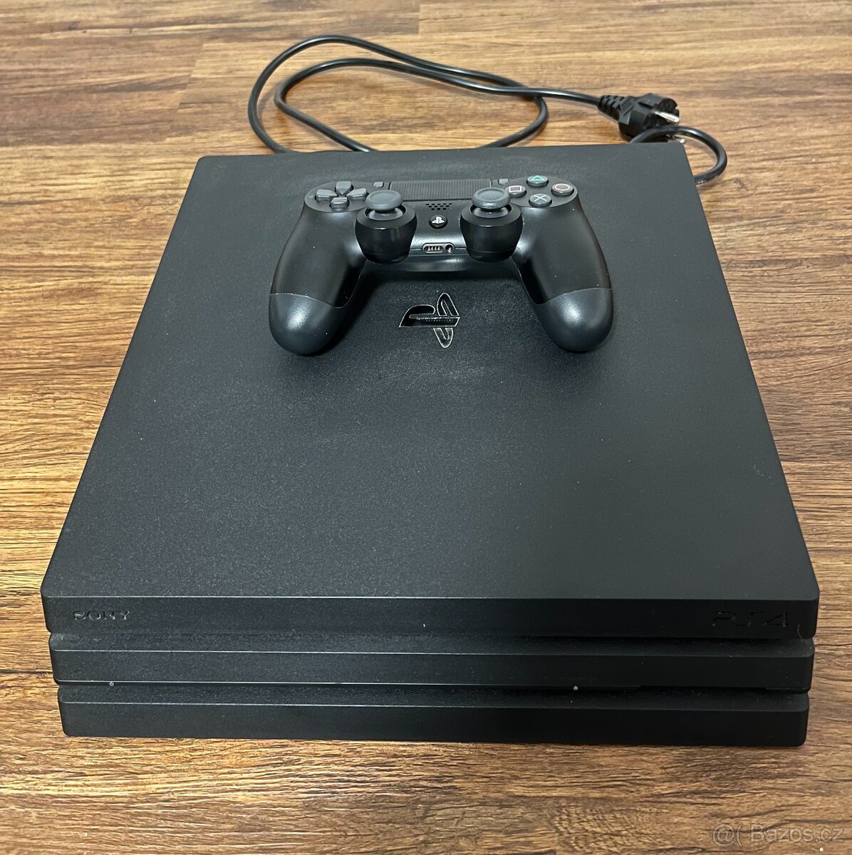 PlayStation 4 Pro + 4 HRY
