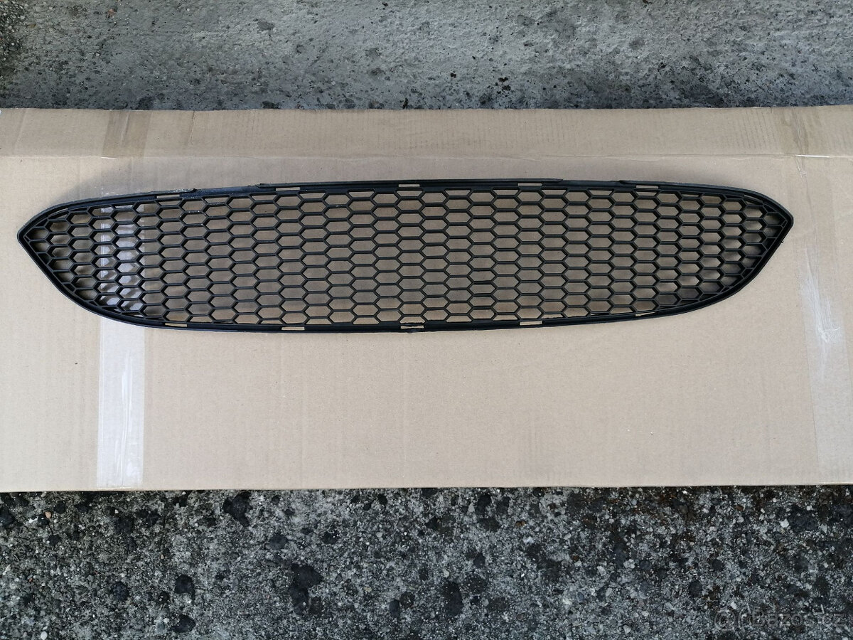 BMW E60 - středová mřížka pro nárazník M5.