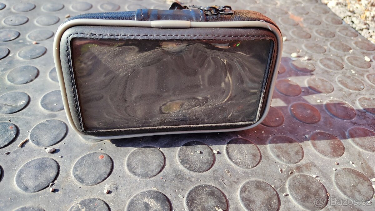 Držák na mobil na řidítka