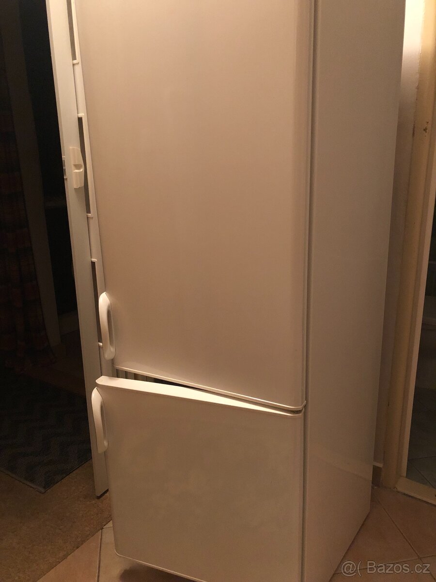 Komplet - lednice s mrazákem a pračka