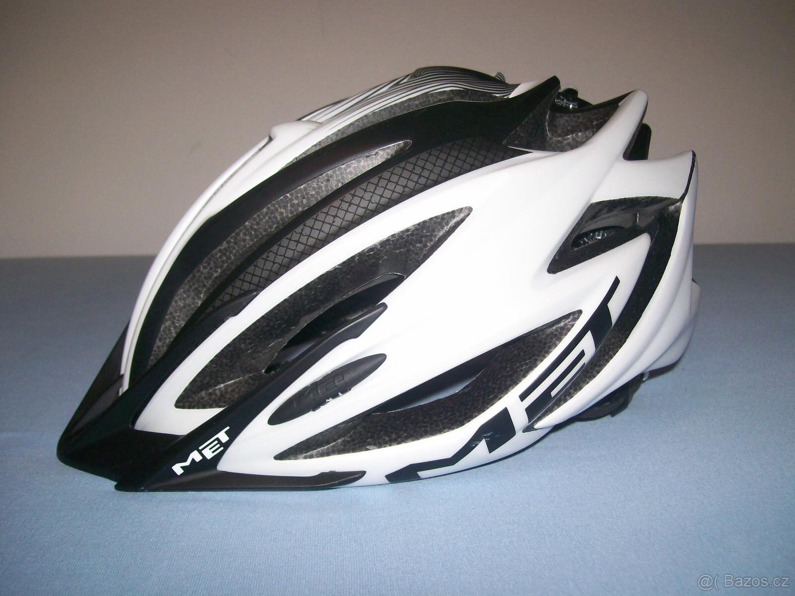 Cyklistická helma MET - vel. 54 - 57 cm