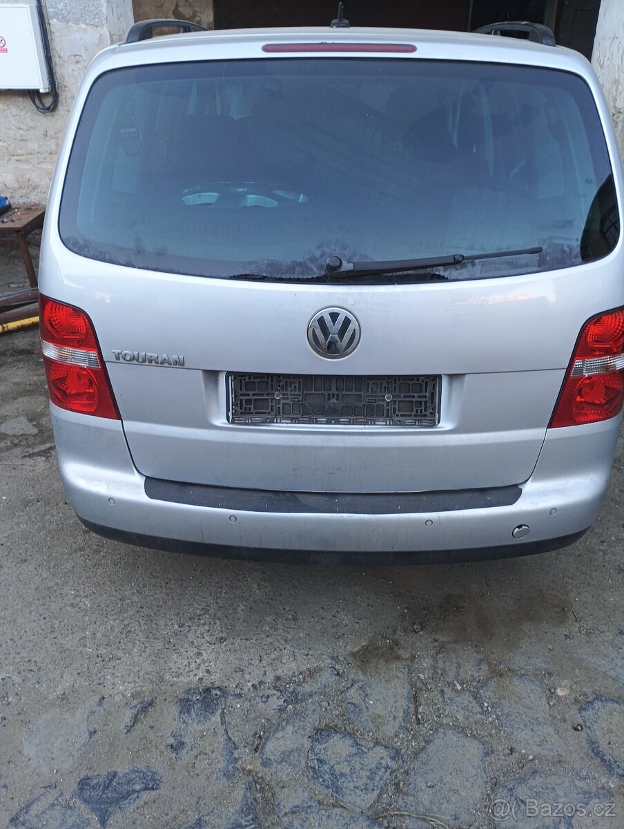 Prodám náhradní VW Touran 2004