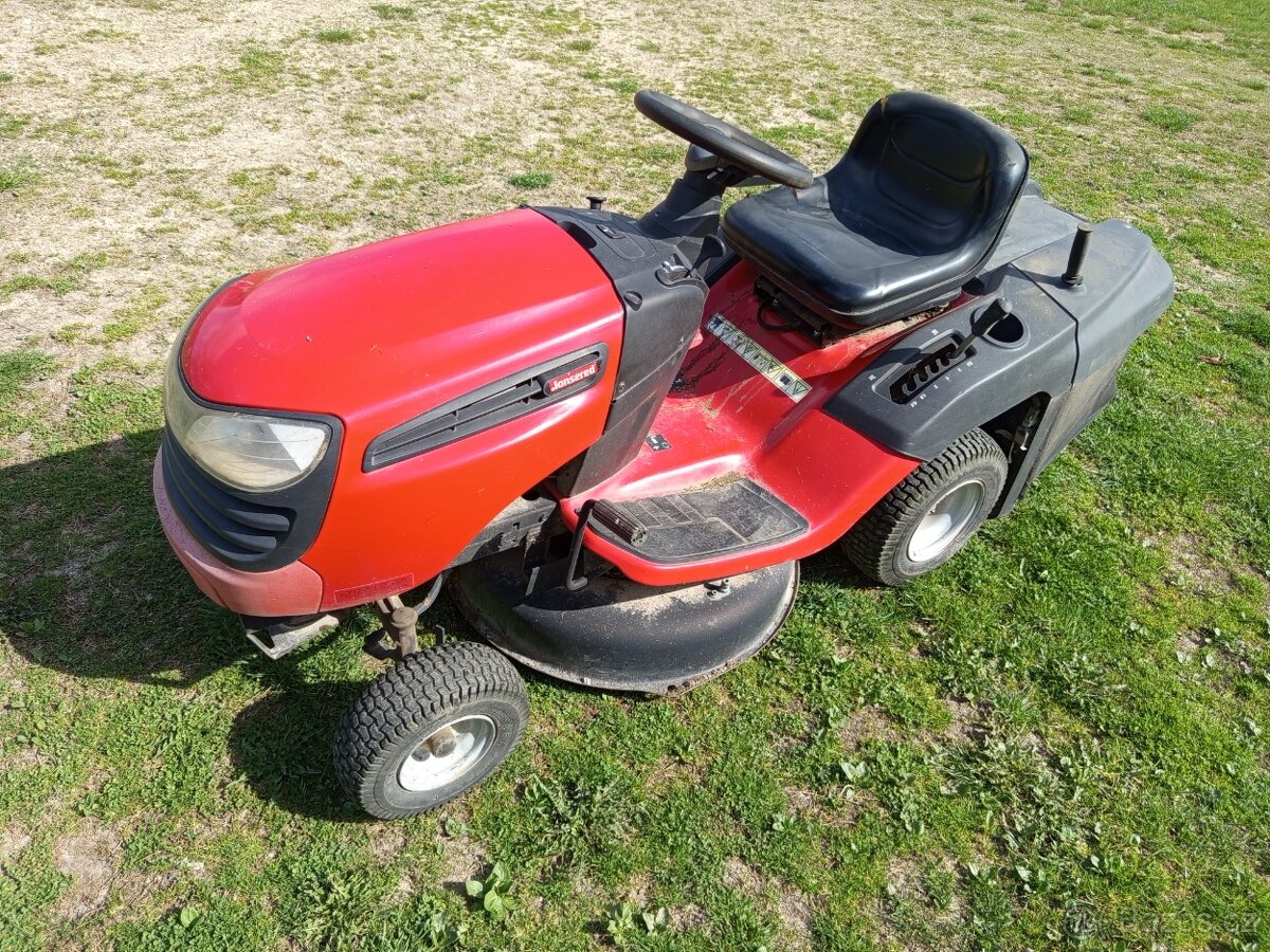 Sakaci traktůrek