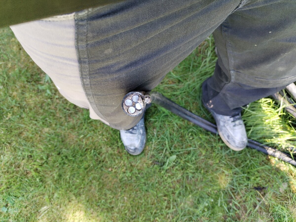 Přívodní kabel