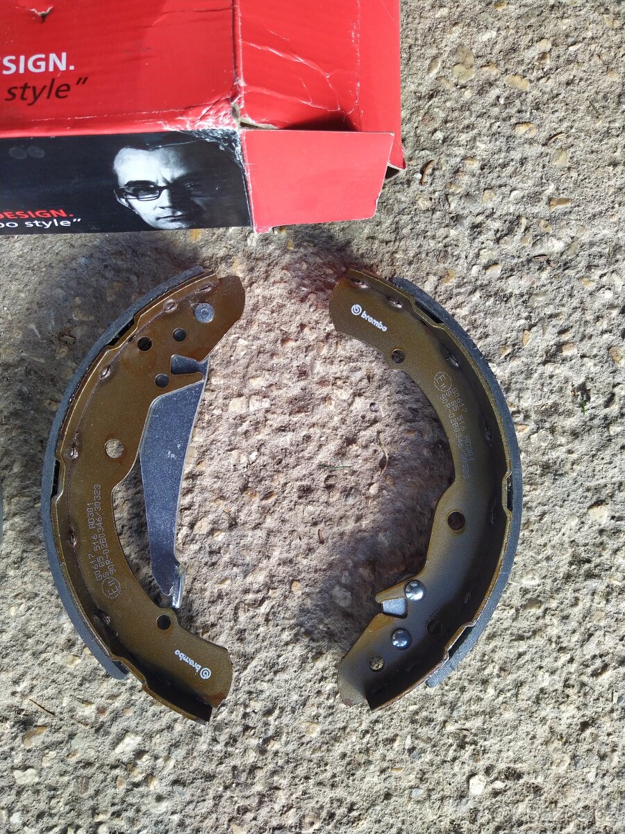 Škoda Octavia 1  brzdové čelisti Brembo