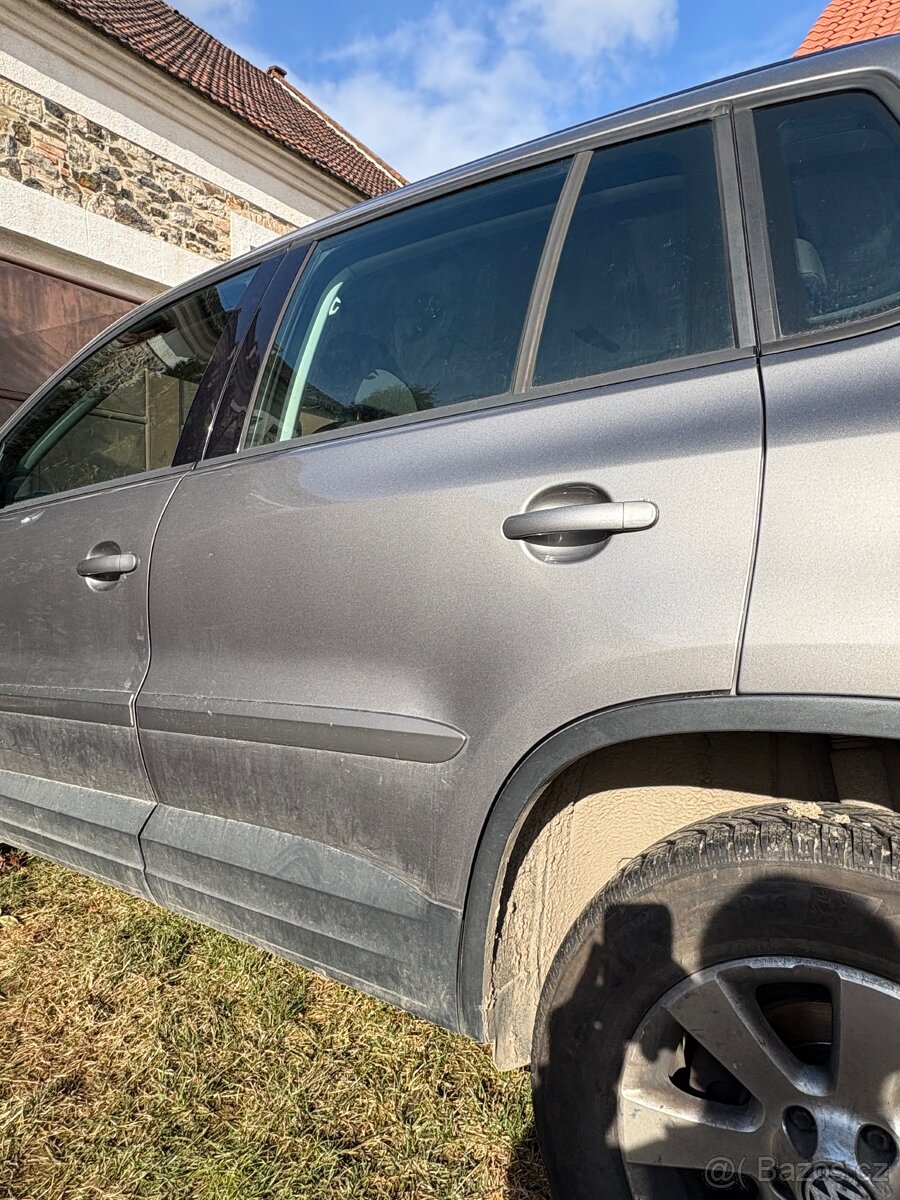 Levé zadní dveře tiguan 5n track and field barva LD7S