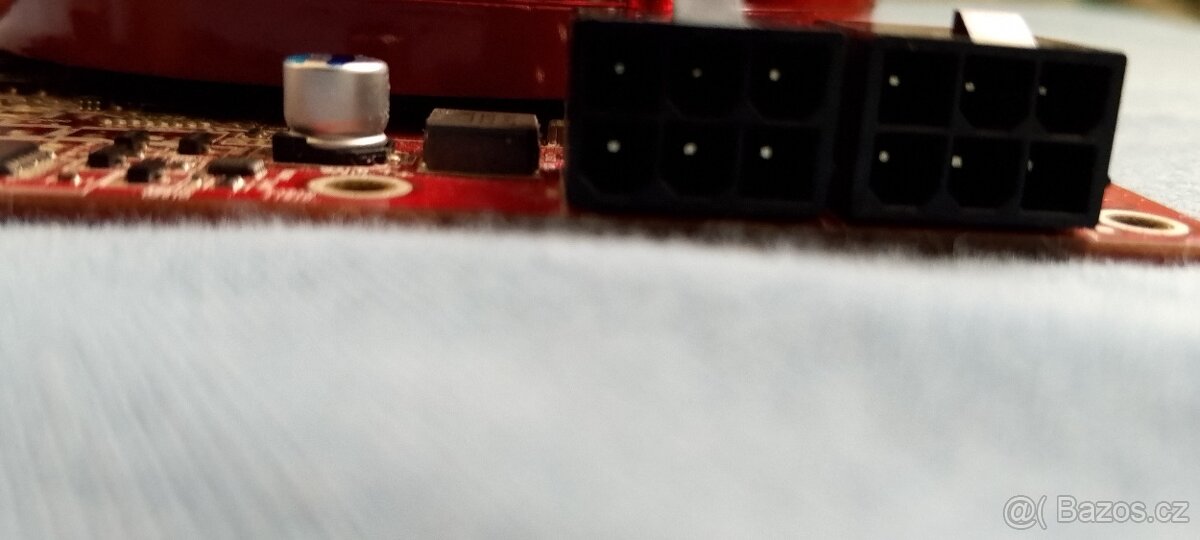 grafická karta Gigabyte Radeon HD 4870. Jedná