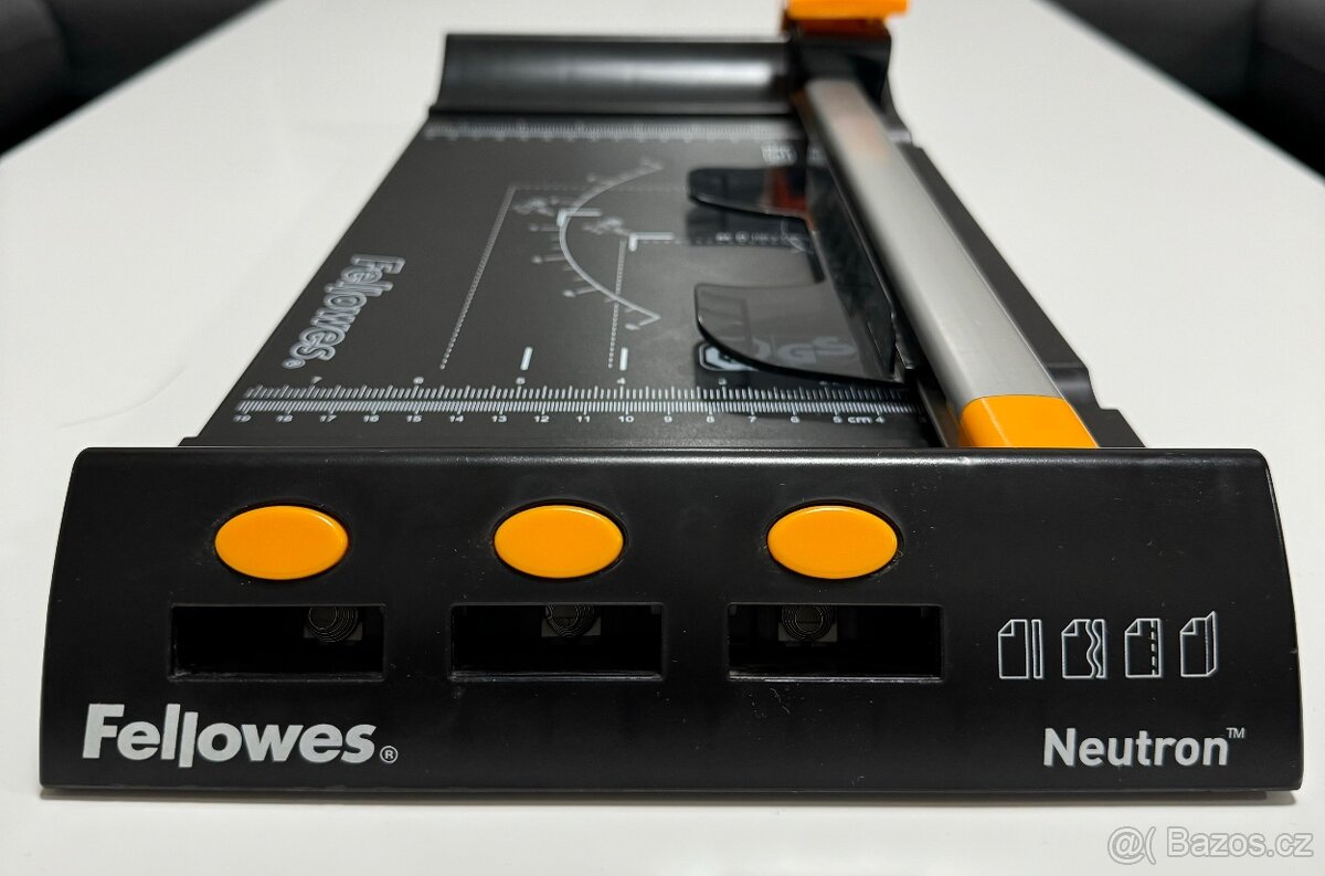Kotoučová řezačka "Neutron A4+", A4, 10 listů, FELLOWES