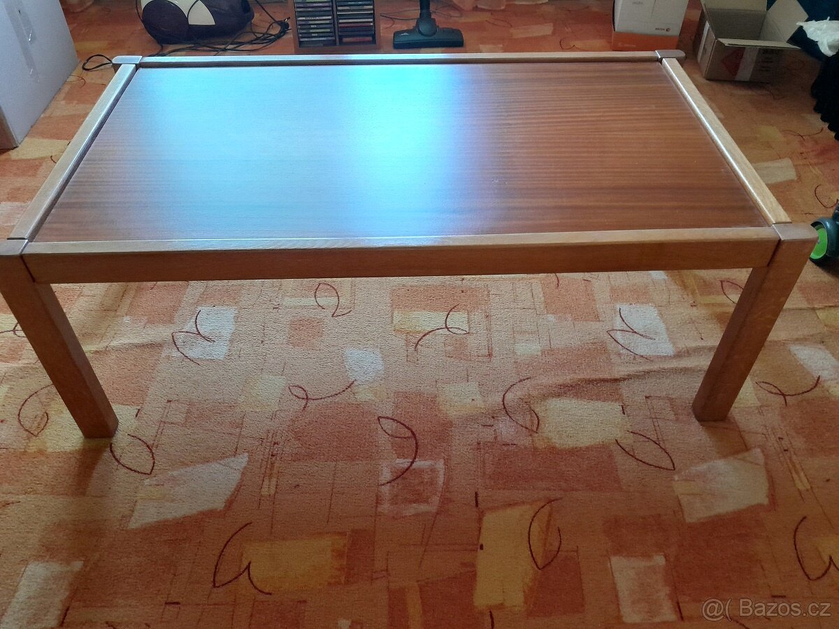 Konferenční stolek