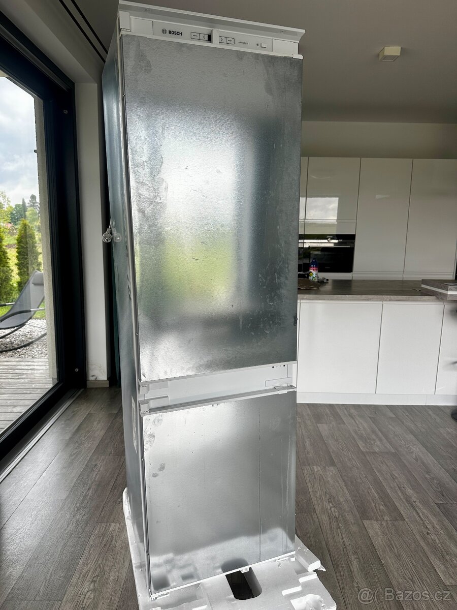 Vestavná lednice Bosch zánovní