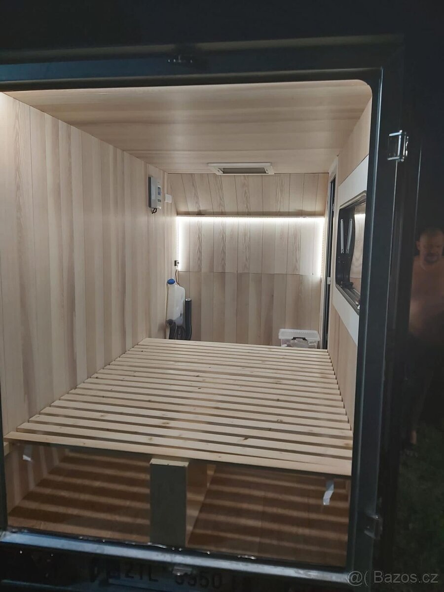 Přívěs na motorku - nezávislý karavan
