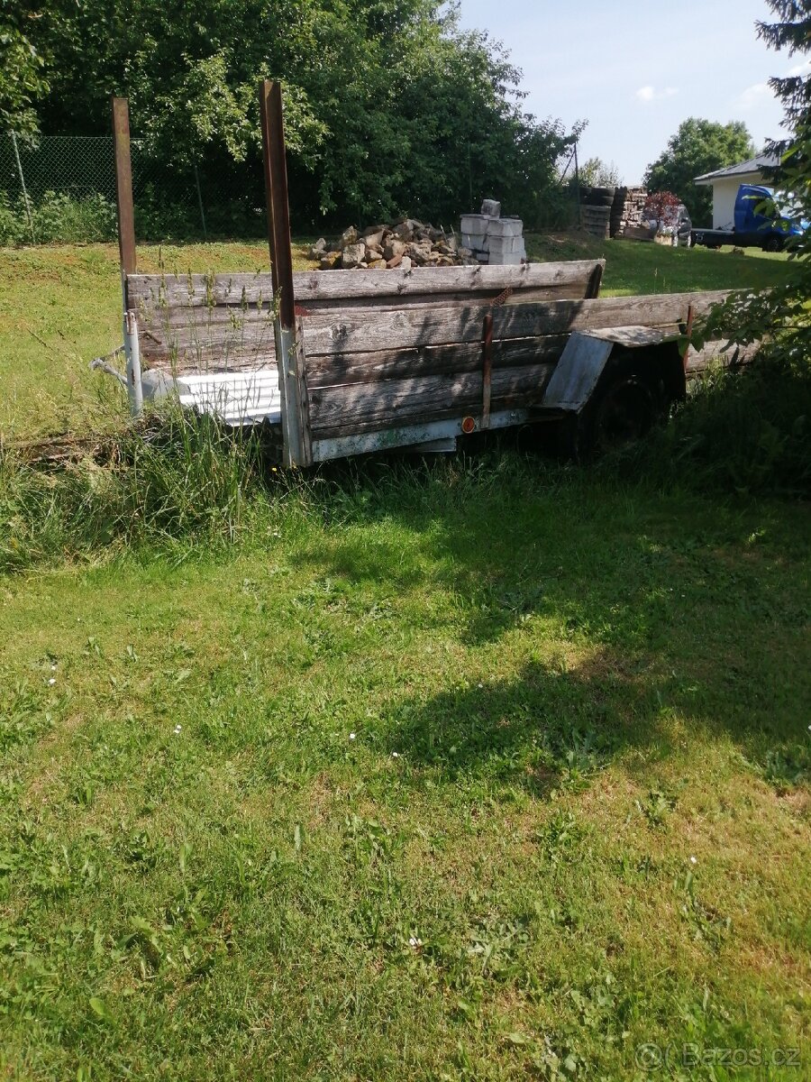 Kára za traktor.