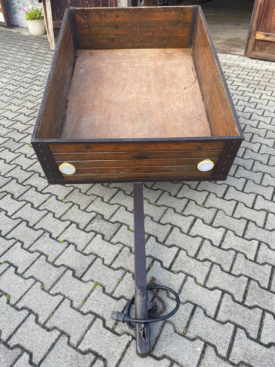 Přívěsný vozík