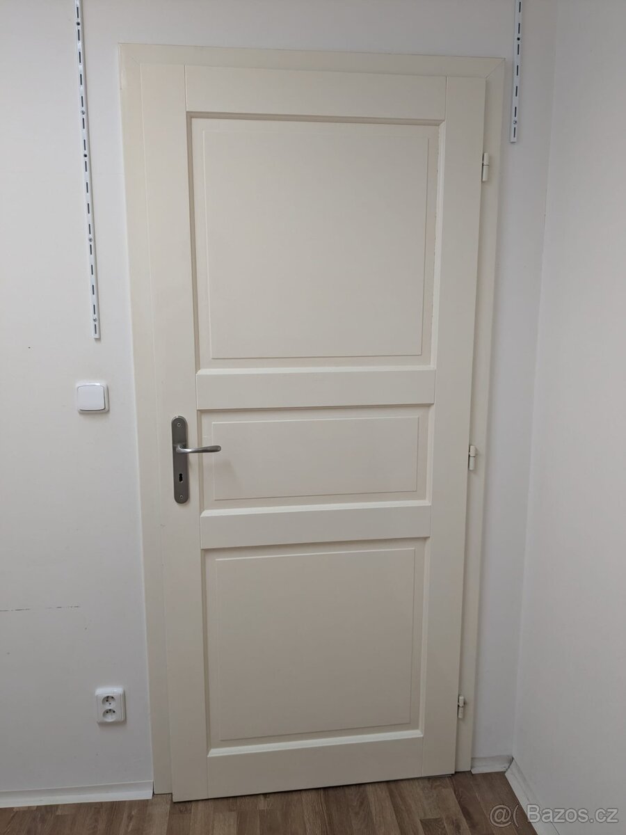 masivní interiérové dveře a zárubně (80, P)