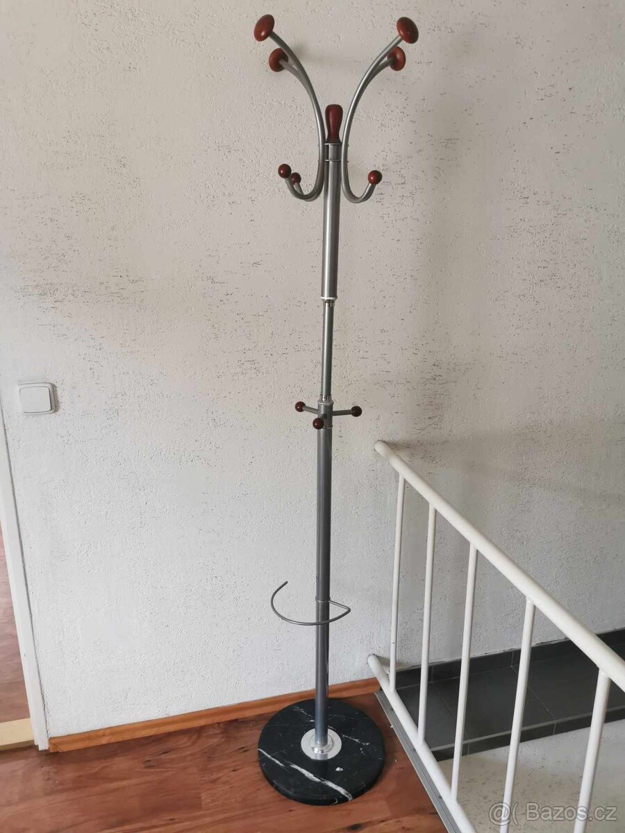 Věšák 186cm