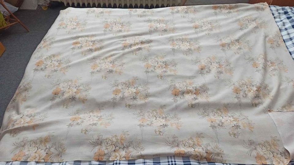 RETRO UBRUS 180 X 130 CM