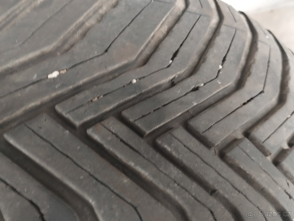 235/45/17 celoroční pneumatiky Michelin crossclimate 2