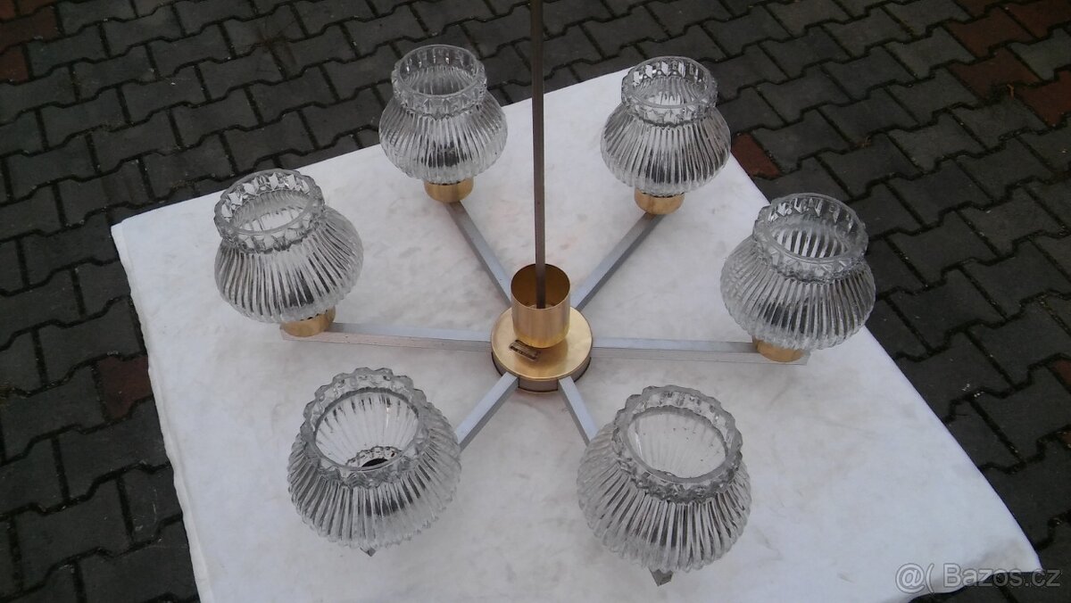 Šestiramenný lustr