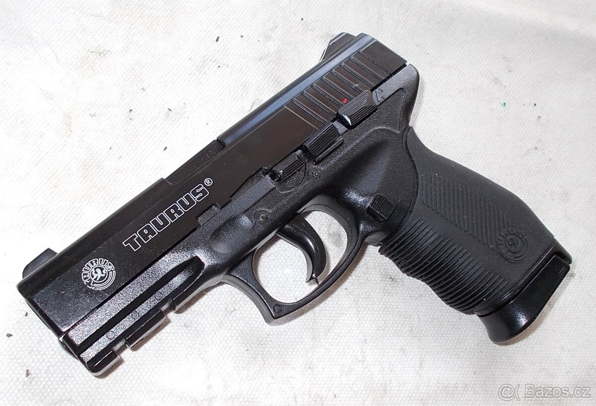 Airsoftová pistole KWC, Taurus.