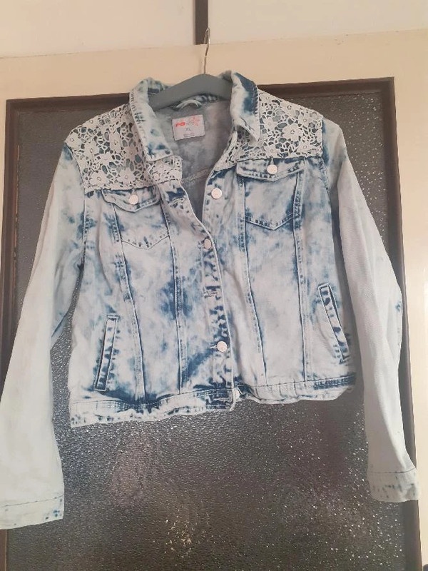 Krásná džínová bunda s batikou a krajkou. XL