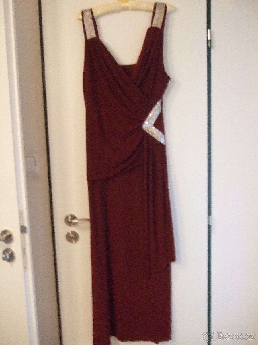 Šaty společenské.