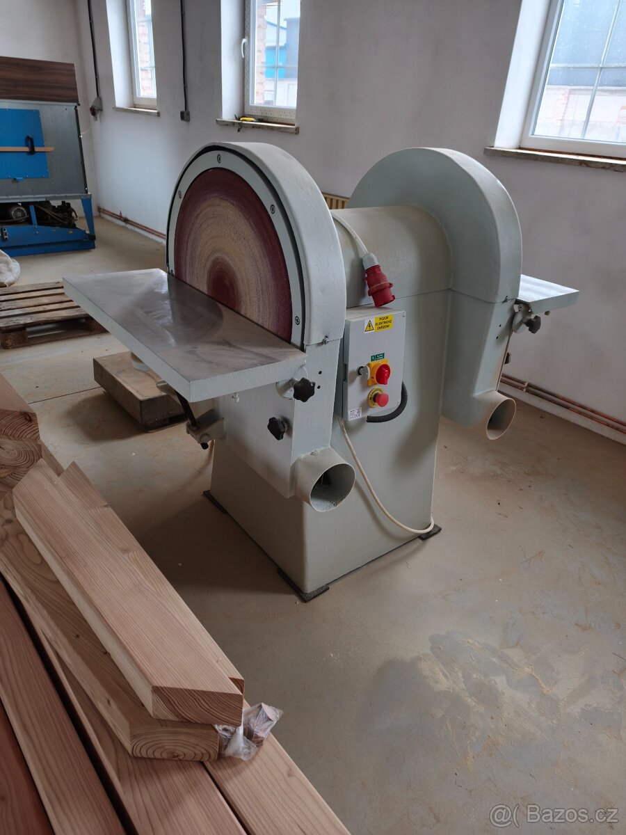 Čelní dvoukotoučová bruska