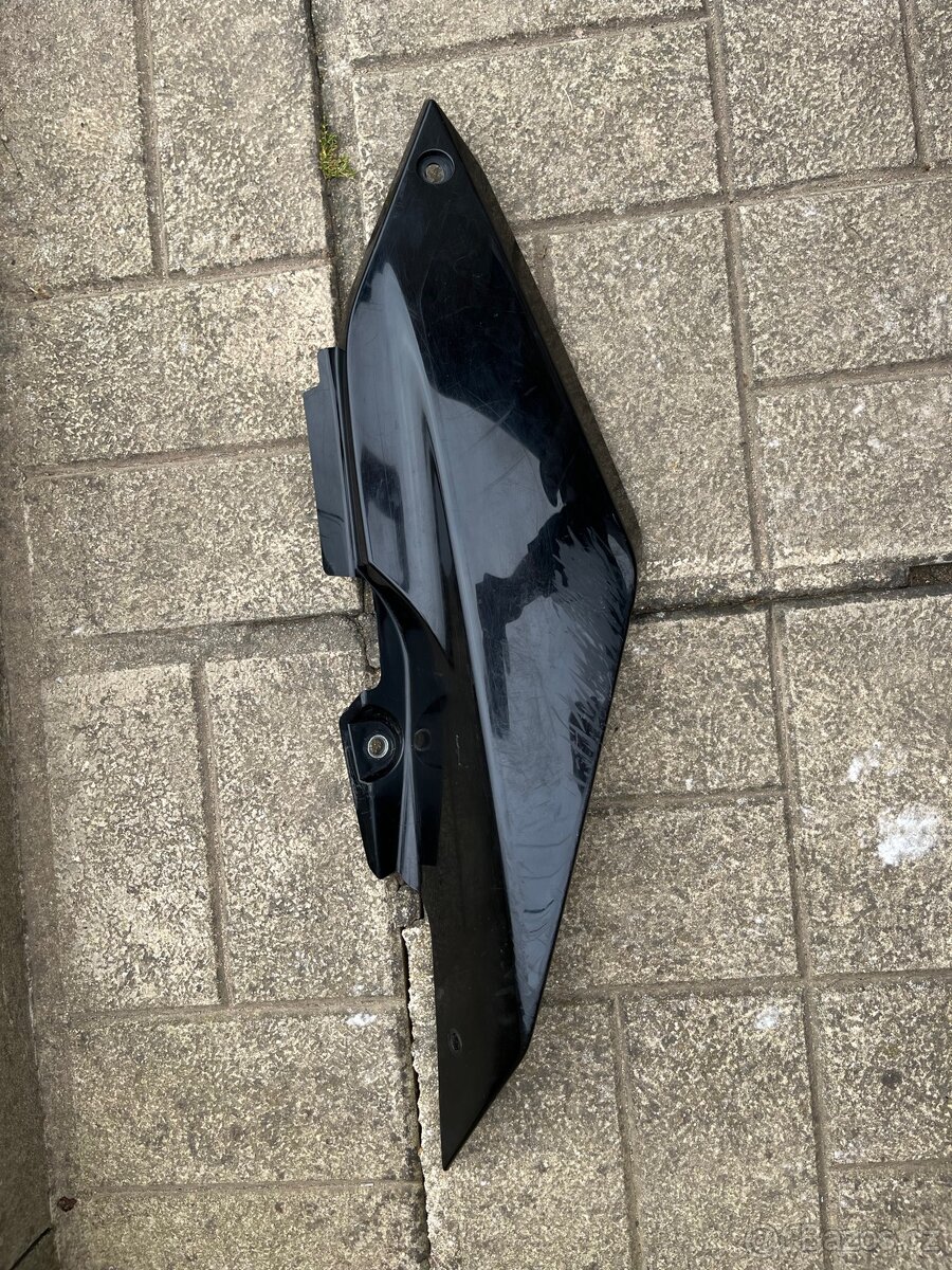 Yamaha wr 125 X/R pravý zadní plast