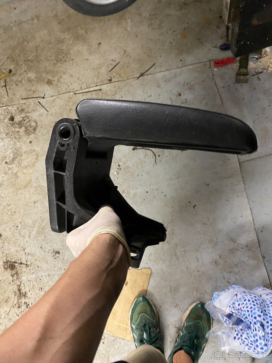 bmw e36 loketka kůže