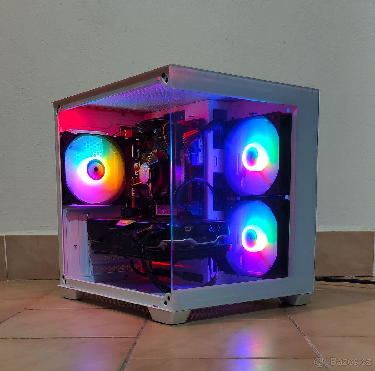 Malý Herní počítač s RX 5700 XT