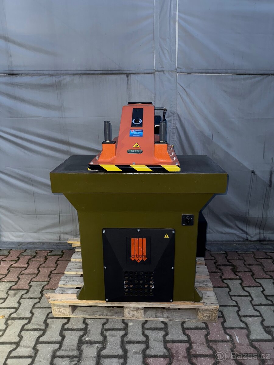 Atom SE25 vysekávací stroj Hydraulická řezačka Svit Sandt