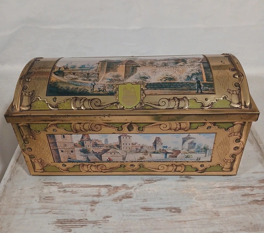 Plechová krabička od cukrovinek