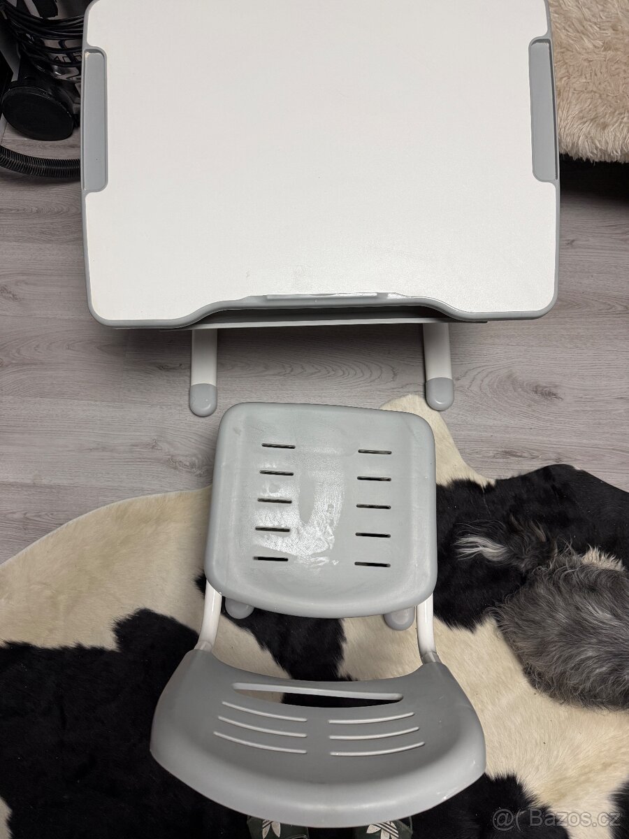 Polohovací stůl a židle