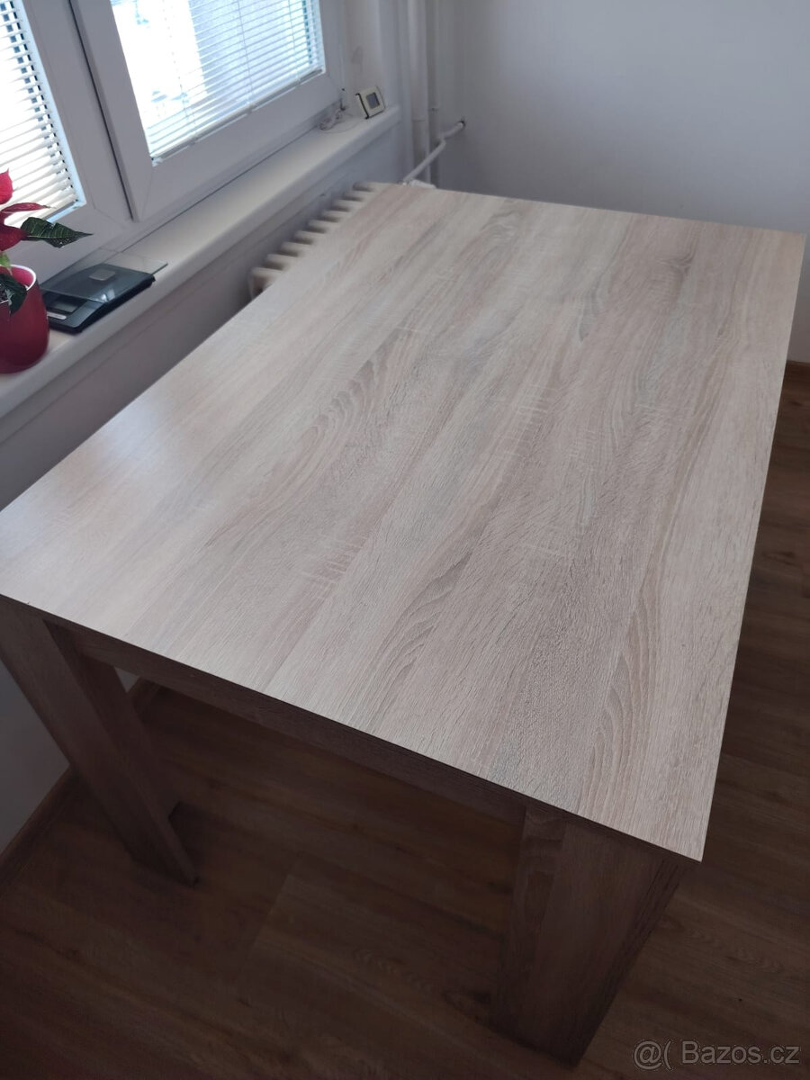 kuchyňský stůl