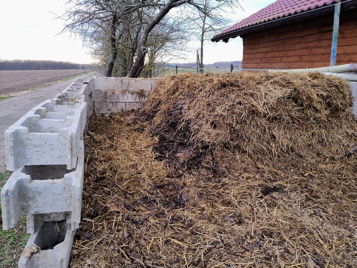 Koňský hnůj
