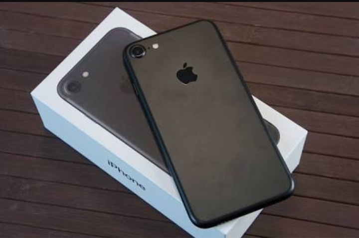 IPHONE 7 / 32 GB.  BLACK. ZÁRUKA