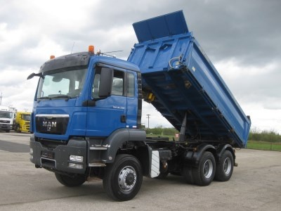 Sklápěč 6x6
