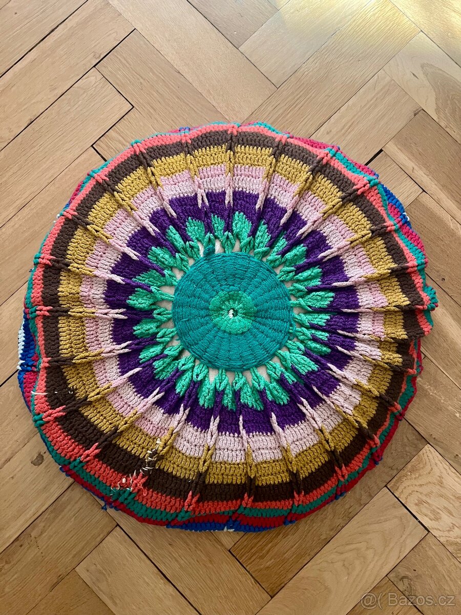 Statožitný háčkovaný kulatý polštář, 50 cm