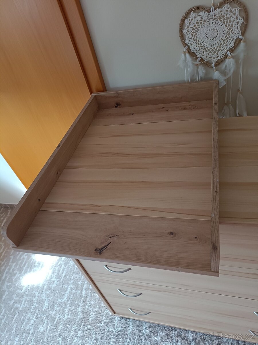 Přebalovací nástavec na komodu