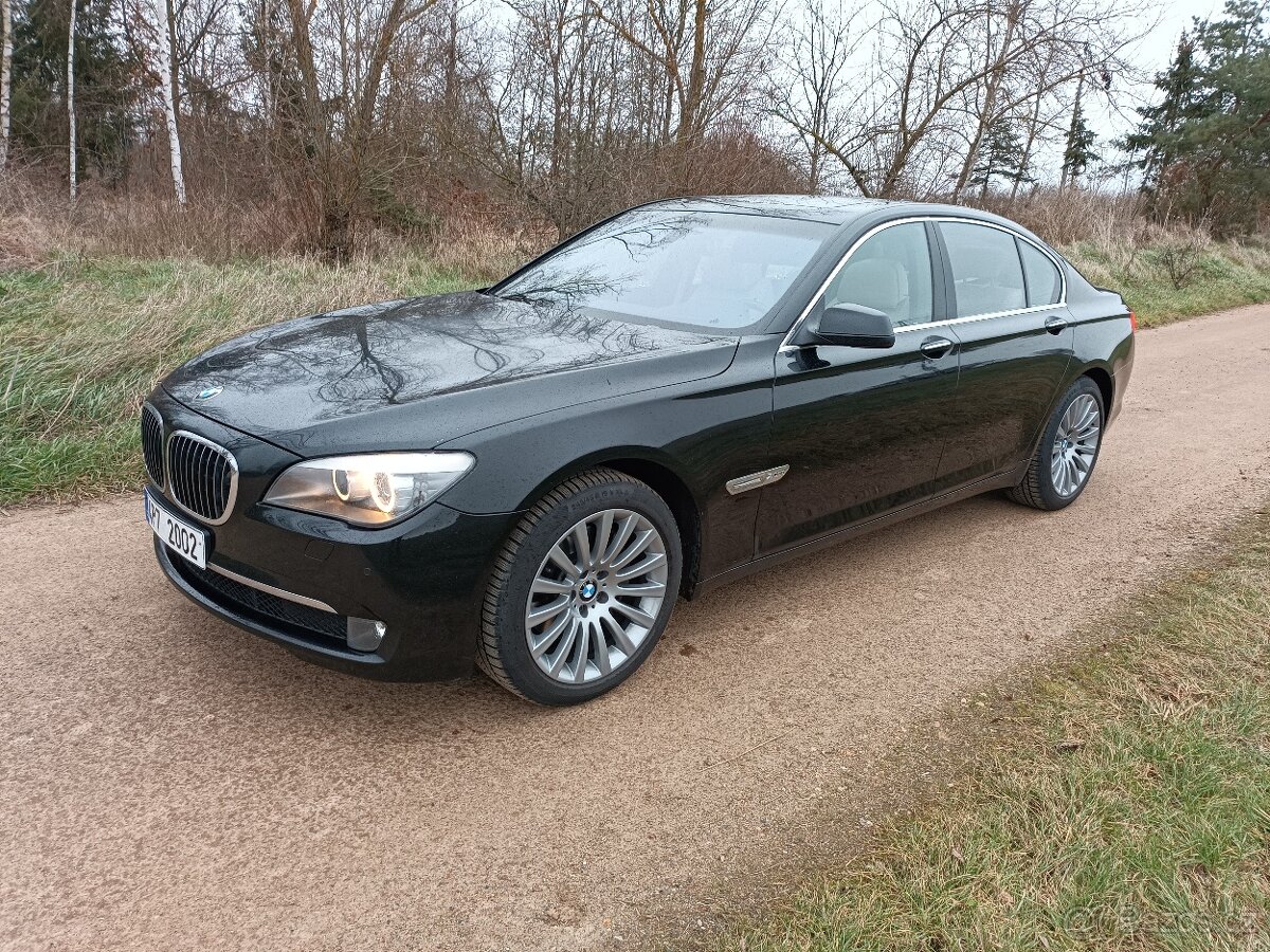 BMW 740xd 225kW 2011 najeto 200tkm ACC,komforní sedačky,N.V.